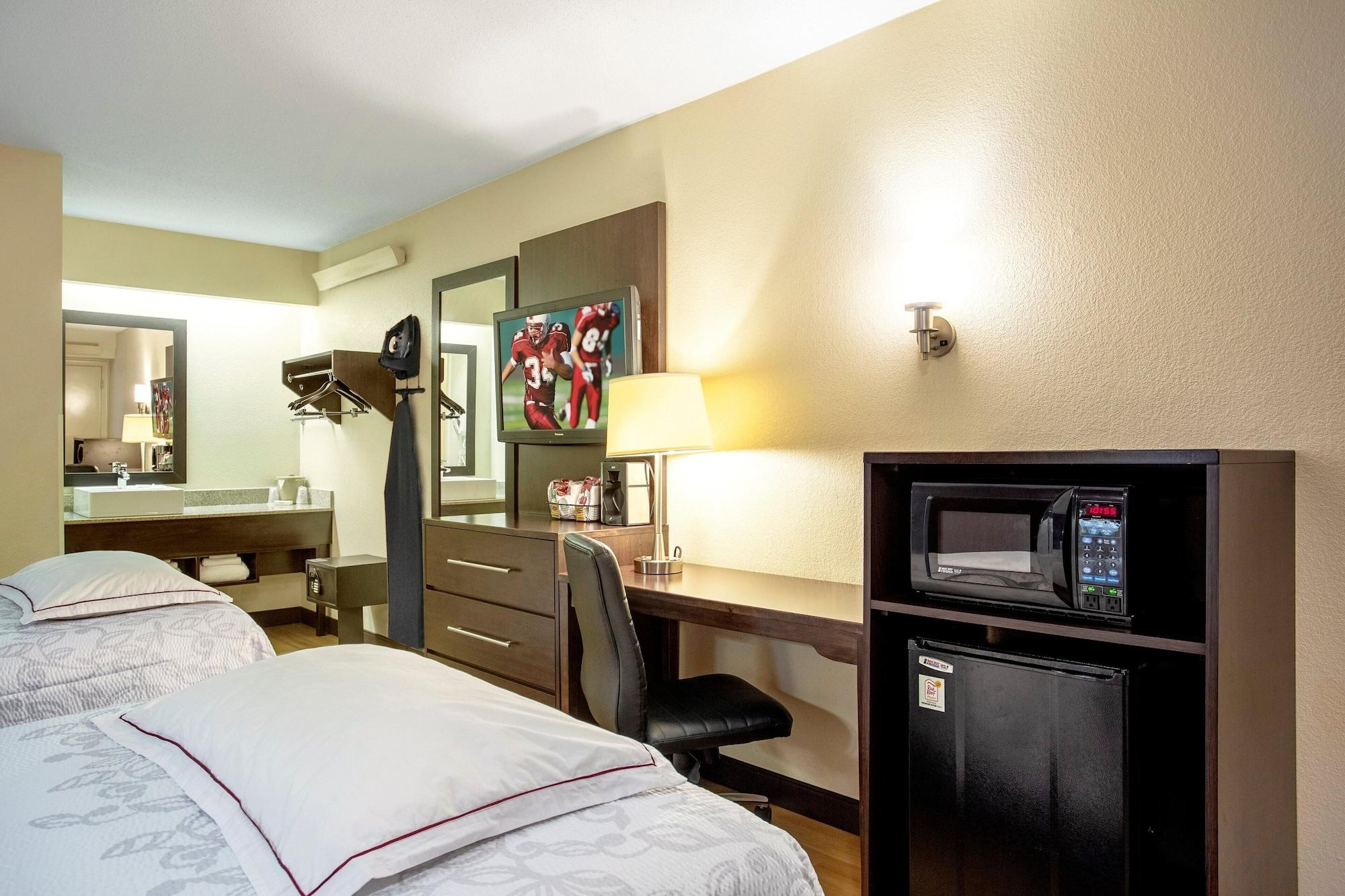 Red Roof Inn Plus+ Secaucus - Meadowlands Екстер'єр фото