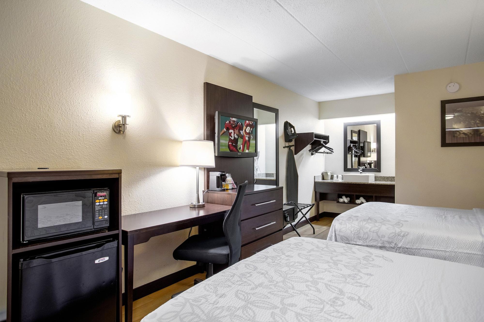 Red Roof Inn Plus+ Secaucus - Meadowlands Екстер'єр фото