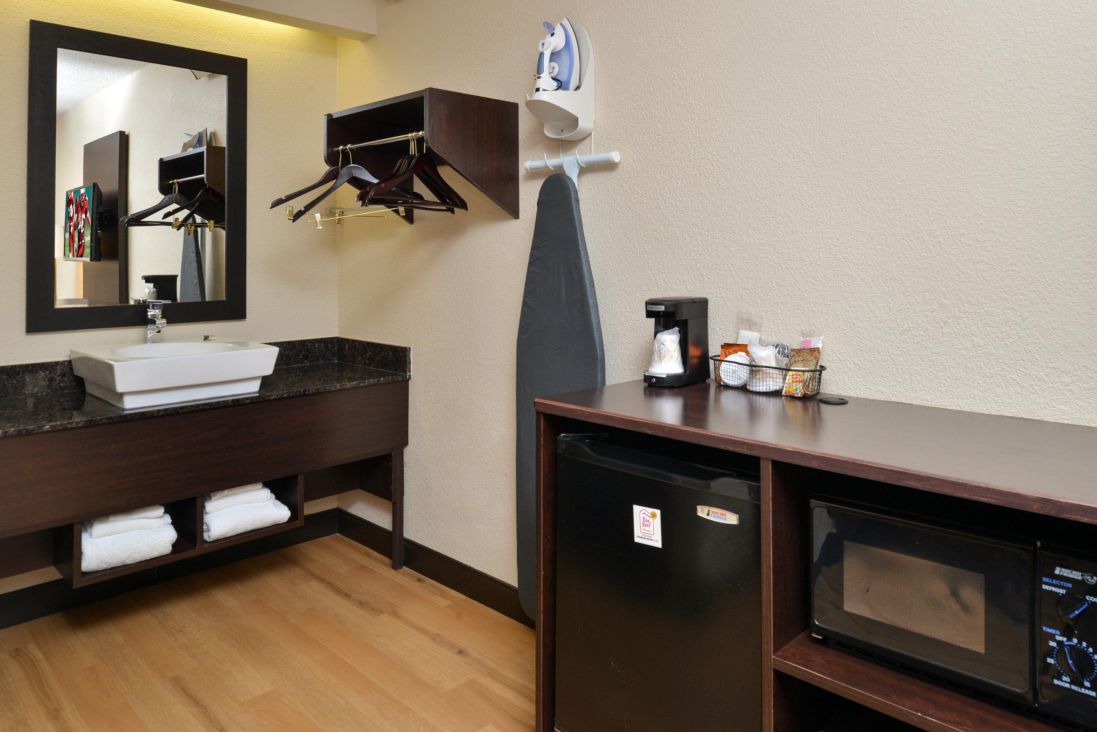 Red Roof Inn Plus+ Secaucus - Meadowlands Екстер'єр фото
