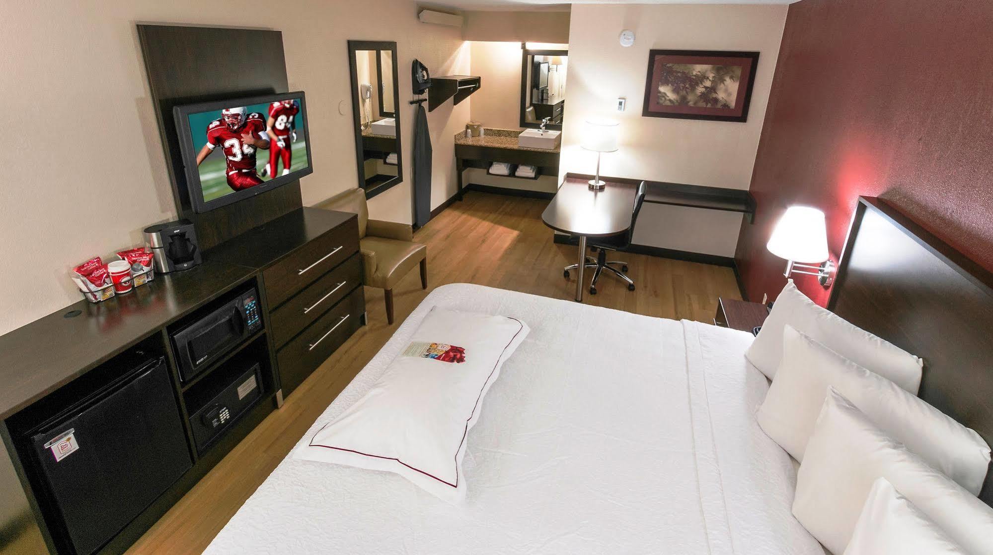Red Roof Inn Plus+ Secaucus - Meadowlands Екстер'єр фото