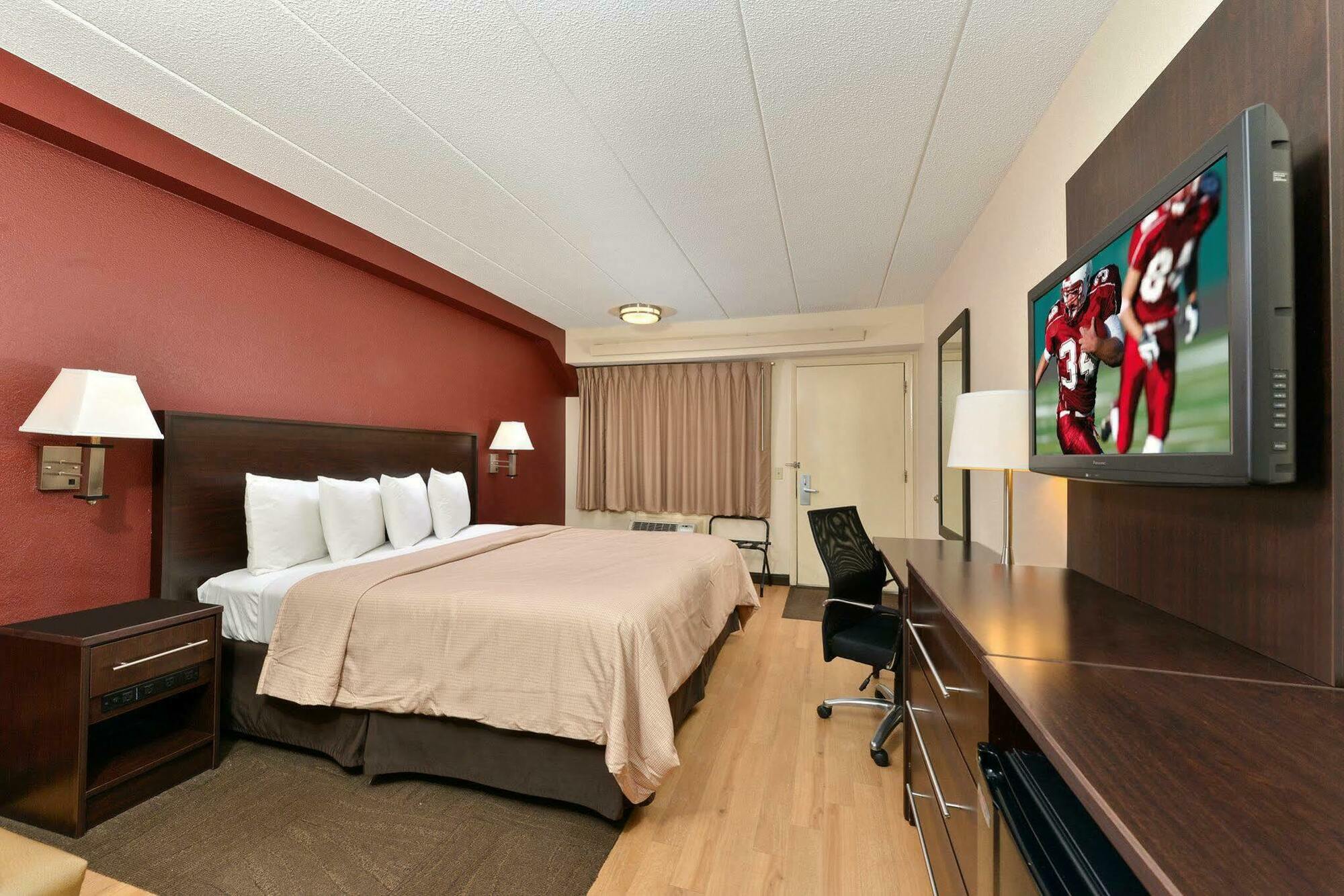 Red Roof Inn Plus+ Secaucus - Meadowlands Екстер'єр фото